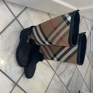 New Burberry rain boots classic